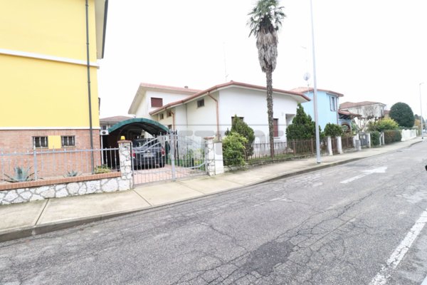 casa indipendente in vendita a Sermide e Felonica in zona Sermide