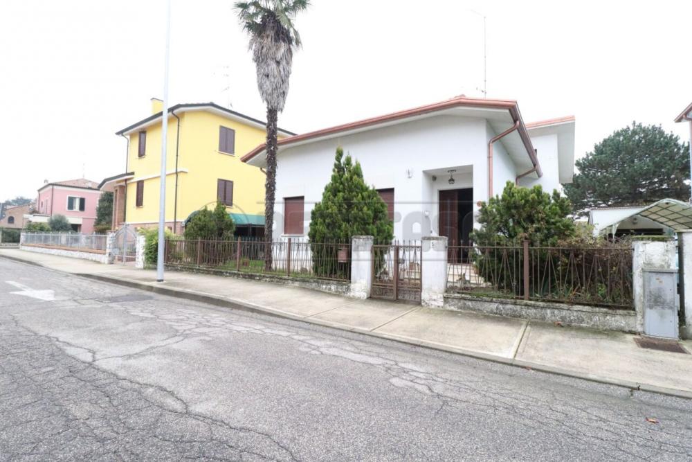 casa indipendente in vendita a Sermide e Felonica in zona Sermide