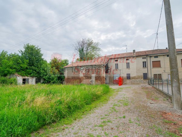 casa indipendente in vendita a Sermide e Felonica in zona Sermide