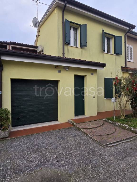 casa indipendente in vendita a Sermide e Felonica in zona Sermide