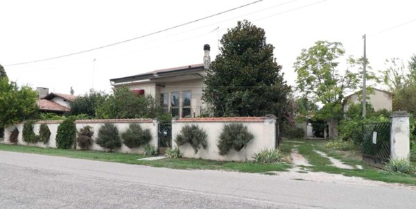 casa indipendente in vendita a Sermide e Felonica in zona Felonica