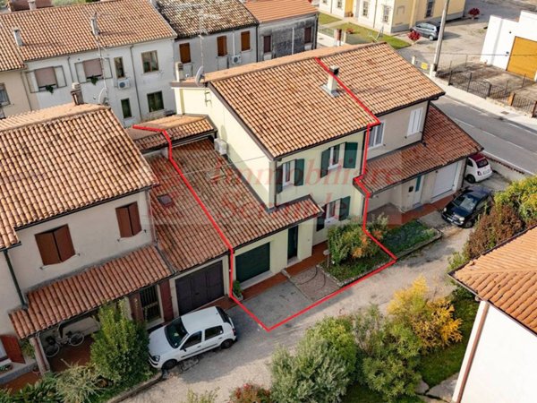 casa indipendente in vendita a Sermide e Felonica in zona Sermide