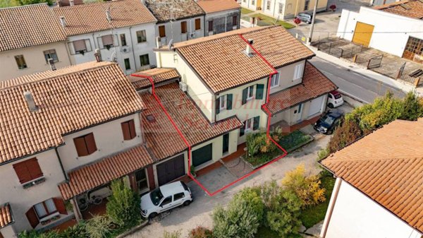 casa indipendente in vendita a Sermide e Felonica in zona Sermide