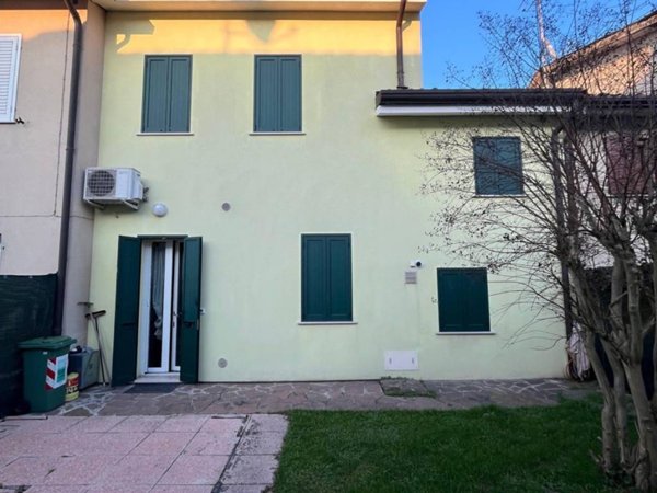 casa indipendente in vendita a Sermide e Felonica in zona Sermide