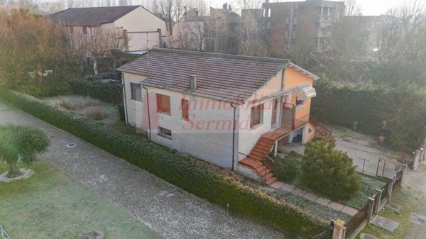 casa indipendente in vendita a Sermide e Felonica in zona Sermide