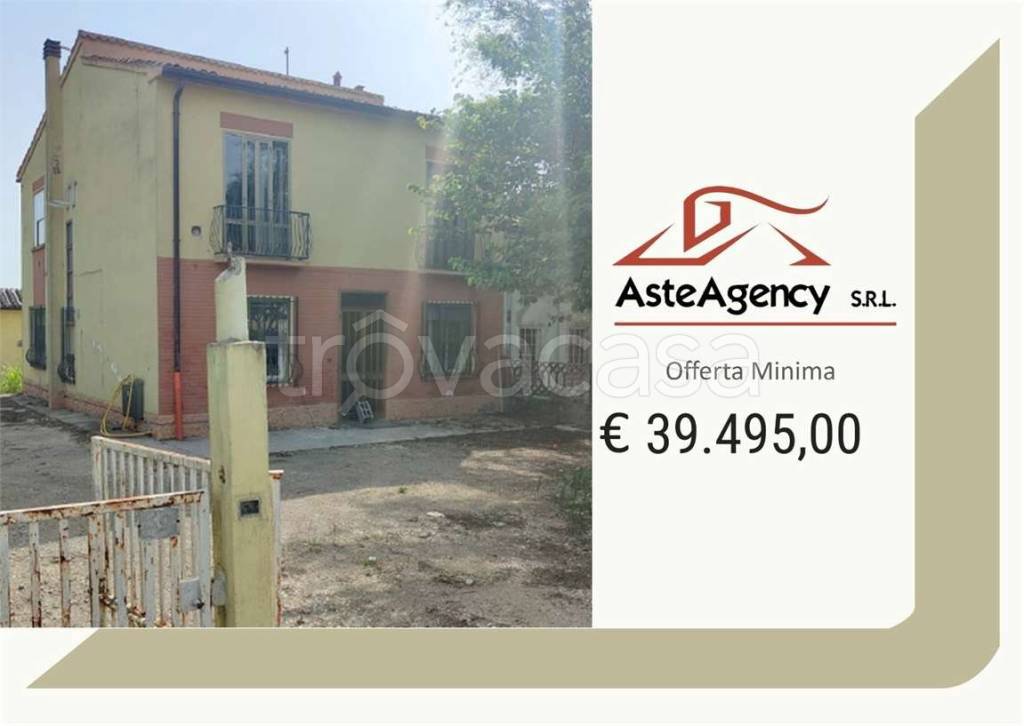 casa indipendente in vendita a Sermide e Felonica in zona Felonica