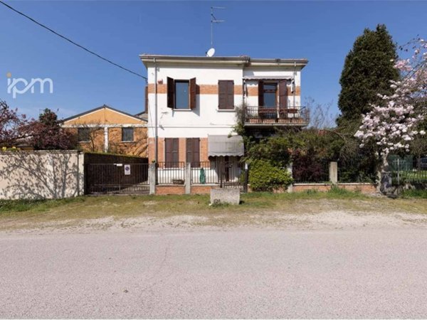 casa indipendente in vendita a Sermide e Felonica in zona Sermide