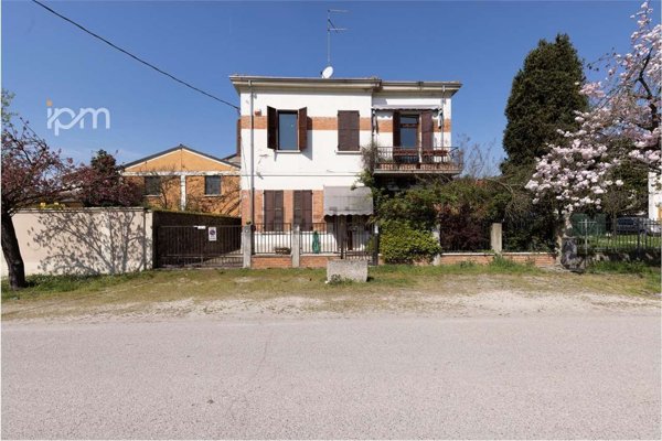 casa indipendente in vendita a Sermide e Felonica in zona Sermide