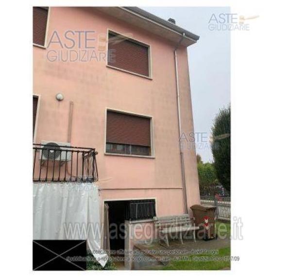 casa indipendente in vendita a Sermide e Felonica in zona Sermide