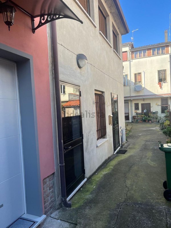 casa semindipendente in vendita a Sermide e Felonica in zona Sermide