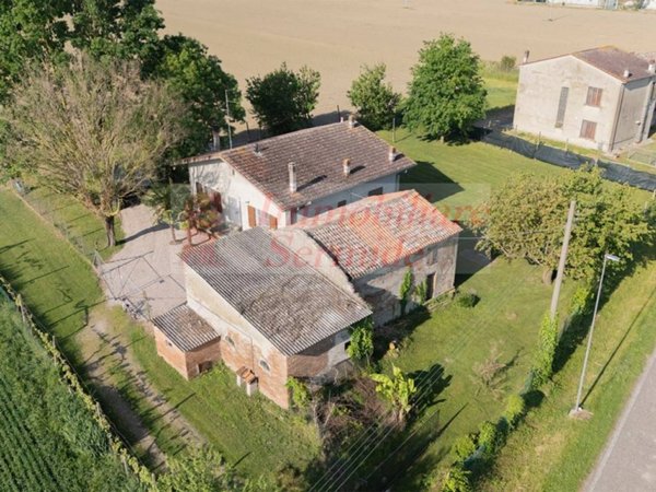 casa indipendente in vendita a Sermide e Felonica in zona Felonica