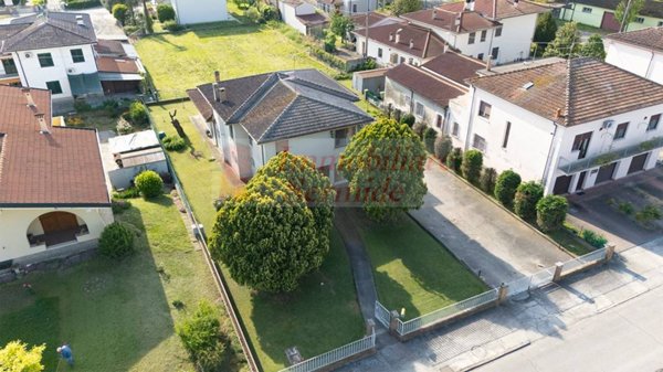 casa indipendente in vendita a Sermide e Felonica in zona Sermide