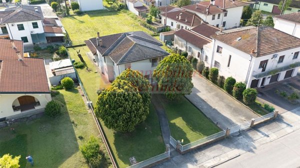 casa semindipendente in vendita a Sermide e Felonica in zona Sermide