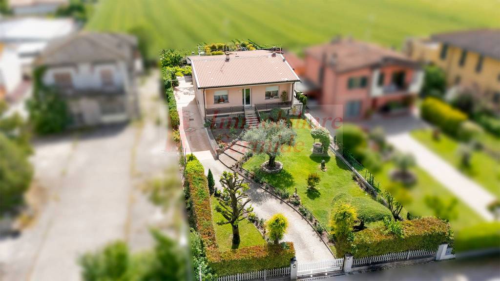 casa indipendente in vendita a Sermide e Felonica in zona Sermide