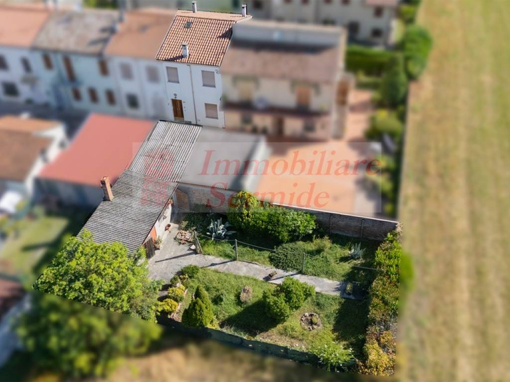 casa indipendente in vendita a Sermide e Felonica in zona Sermide