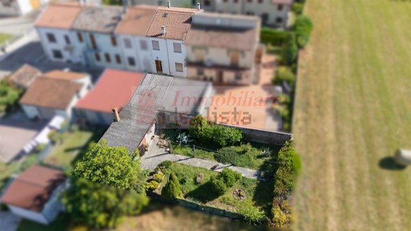 casa indipendente in vendita a Sermide e Felonica in zona Sermide