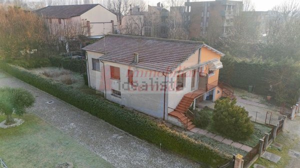 casa indipendente in vendita a Sermide e Felonica in zona Felonica