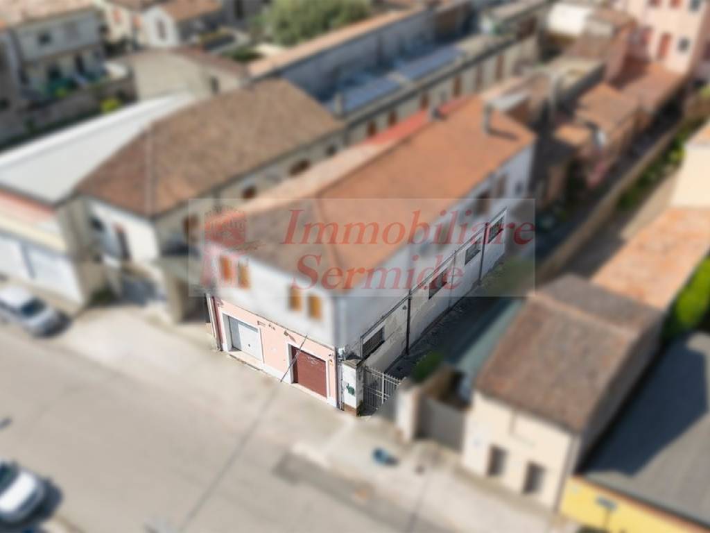 negozio in vendita a Sermide e Felonica in zona Sermide