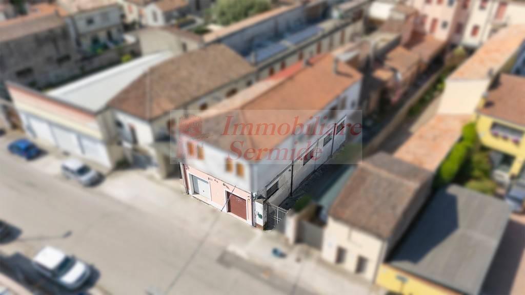 negozio in vendita a Sermide e Felonica in zona Sermide