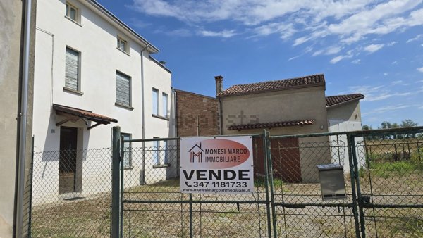 casa indipendente in vendita a Sermide e Felonica in zona Felonica