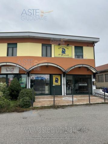 locale commerciale in vendita a Sermide e Felonica in zona Sermide