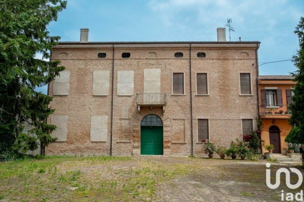 villa in vendita a Serravalle a Po in zona Libiola