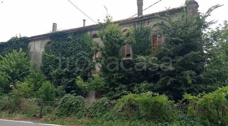 casa semindipendente in vendita a Serravalle a Po in zona Cardinala