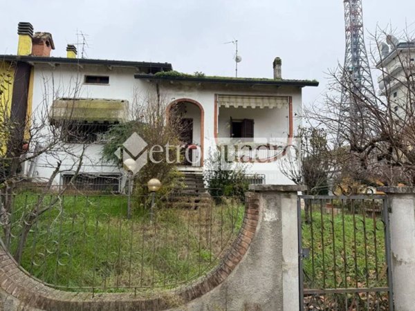 casa indipendente in vendita a Serravalle a Po in zona Torriana