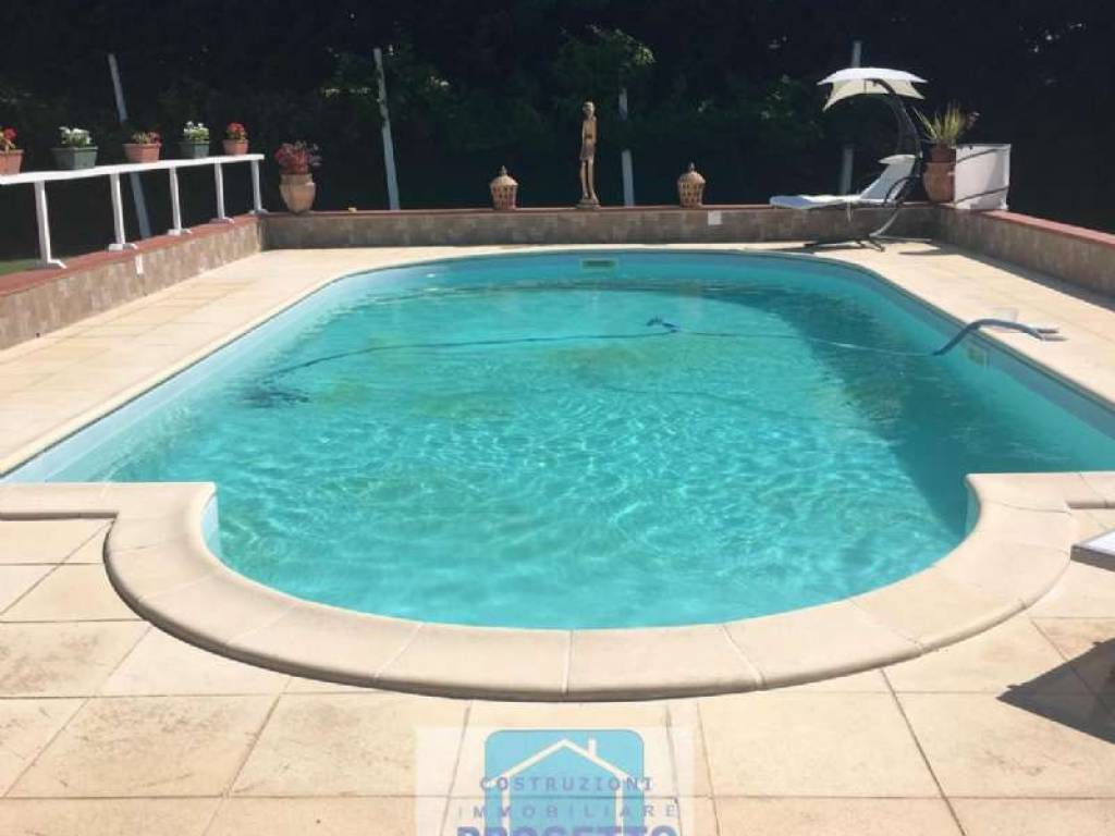 casa indipendente in vendita a Serravalle a Po