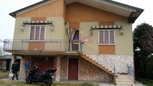 casa indipendente in vendita a Serravalle a Po in zona Libiola
