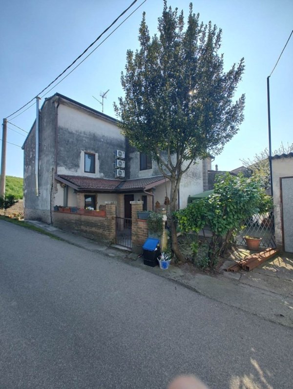 casa indipendente in vendita a Serravalle a Po
