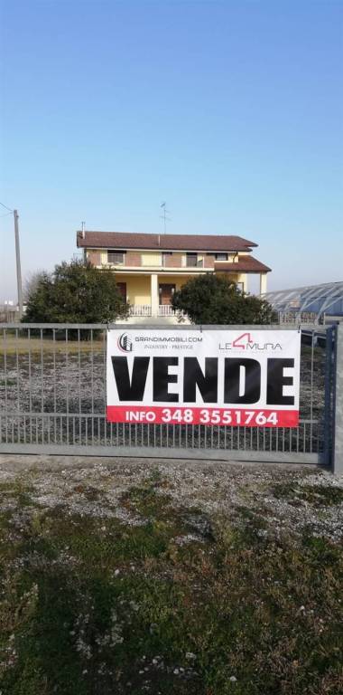 casa indipendente in vendita a Serravalle a Po
