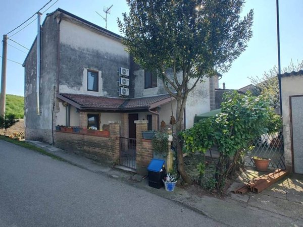 casa indipendente in vendita a Serravalle a Po