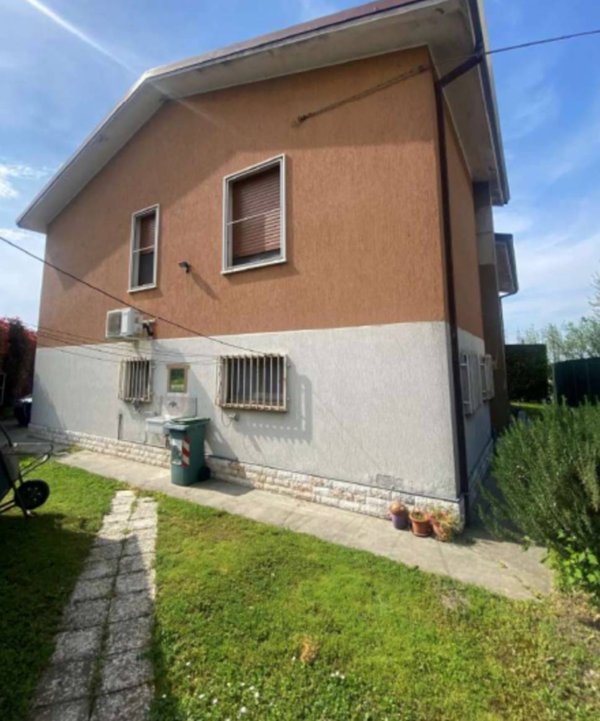 casa indipendente in vendita a Serravalle a Po