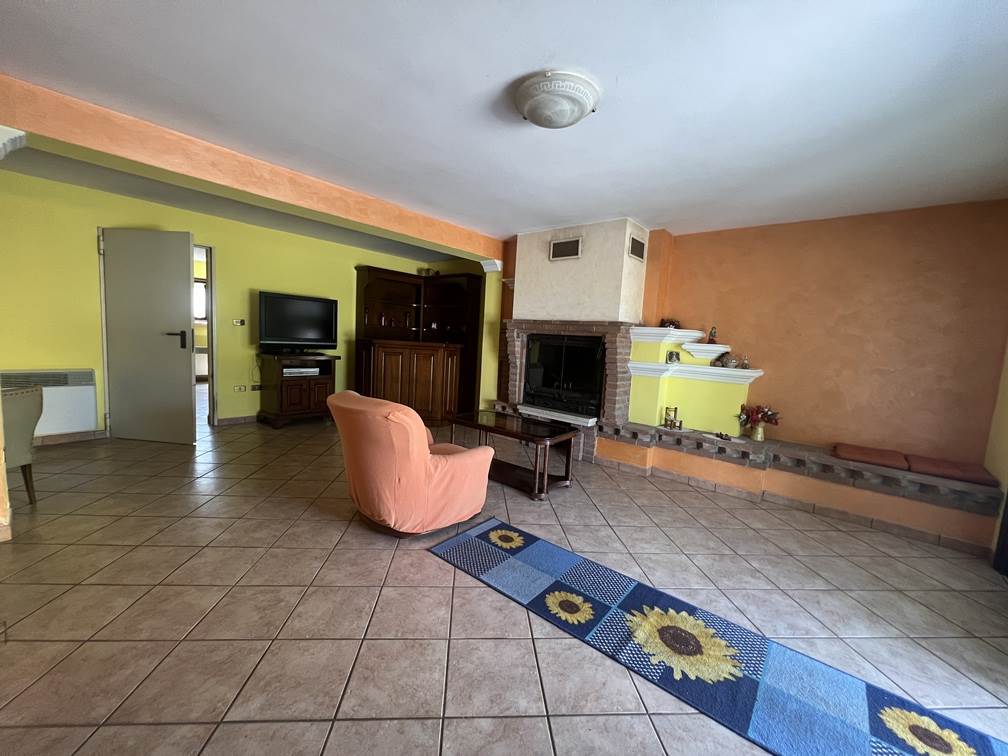 casa indipendente in vendita a Serravalle a Po in zona Torriana