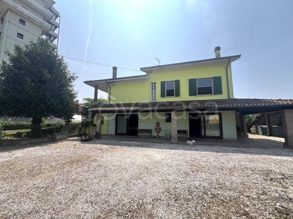 casa indipendente in vendita a Serravalle a Po