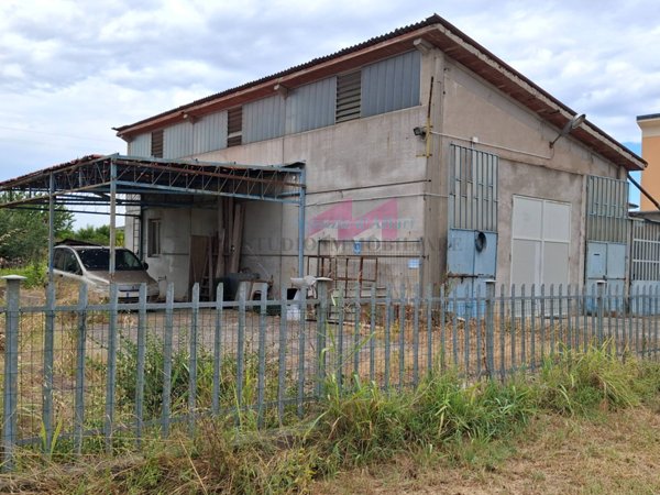 locale di sgombero in vendita a Serravalle a Po in zona Torriana