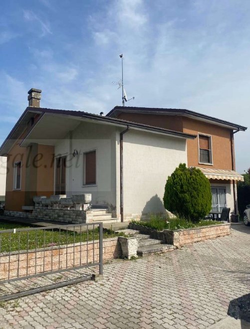 casa indipendente in vendita a Serravalle a Po