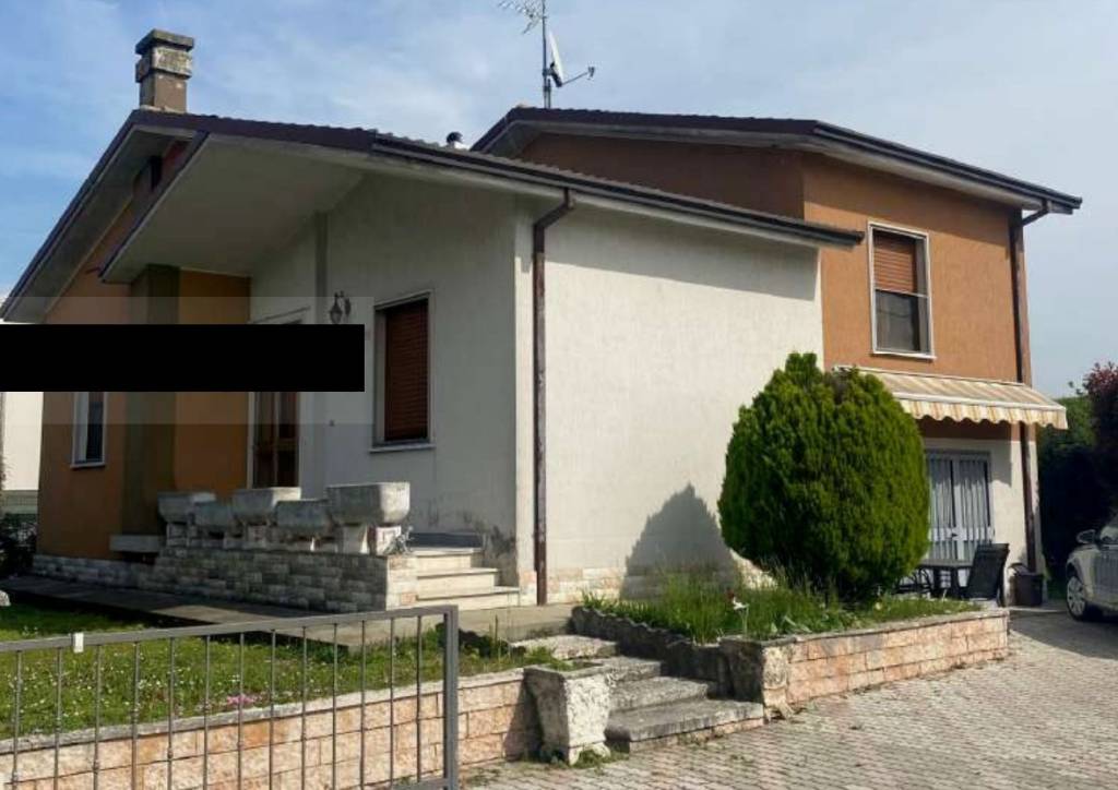 casa indipendente in vendita a Serravalle a Po