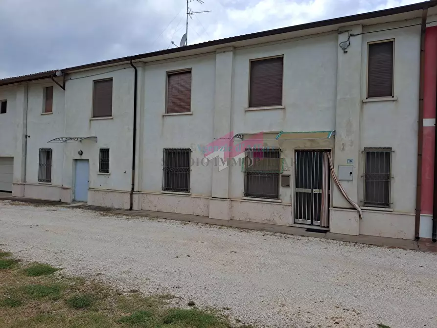 casa semindipendente in vendita a Serravalle a Po in zona Torriana