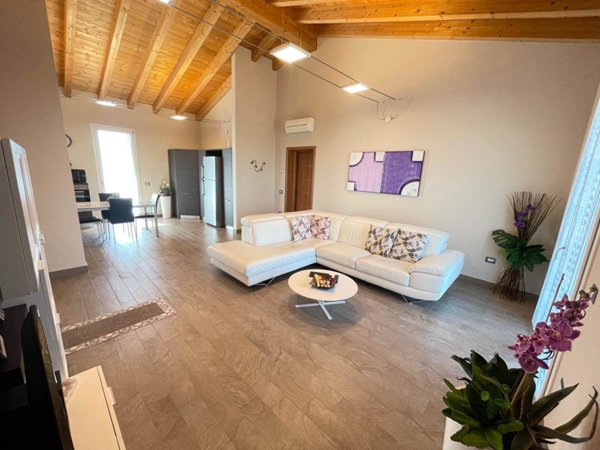 casa indipendente in vendita a Serravalle a Po in zona Torriana