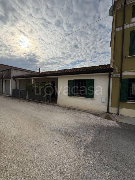 casa indipendente in vendita a Serravalle a Po