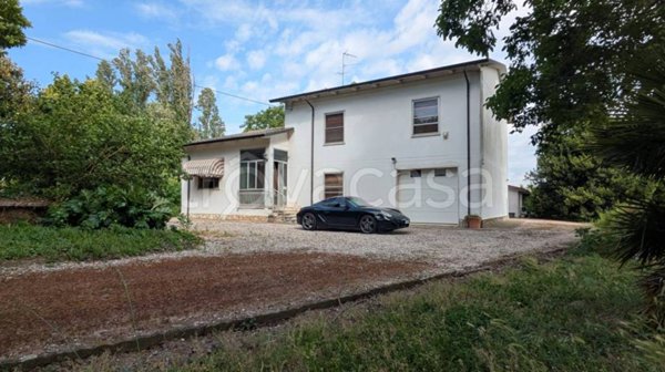 casa indipendente in vendita a Serravalle a Po in zona Cardinala