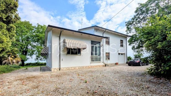 casa indipendente in vendita a Serravalle a Po