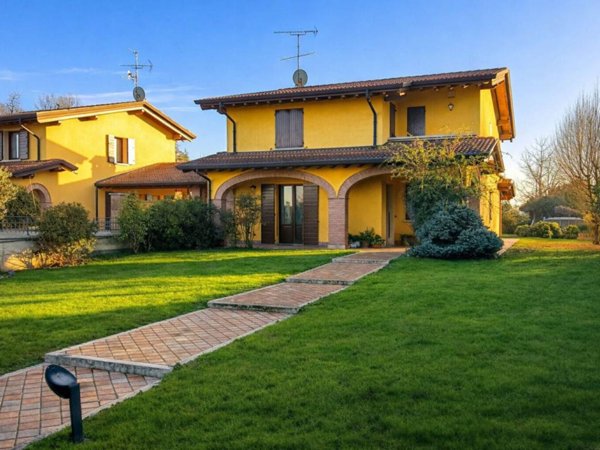 casa indipendente in vendita a Solferino in zona Barche