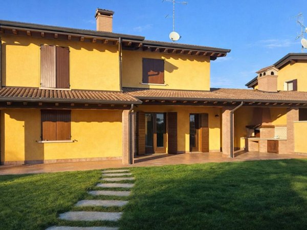 casa indipendente in vendita a Solferino