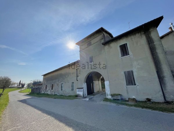 casale in vendita a Solferino