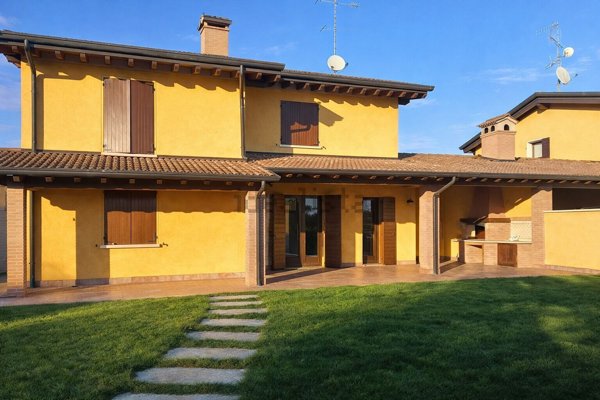 casa indipendente in vendita a Solferino in zona Barche