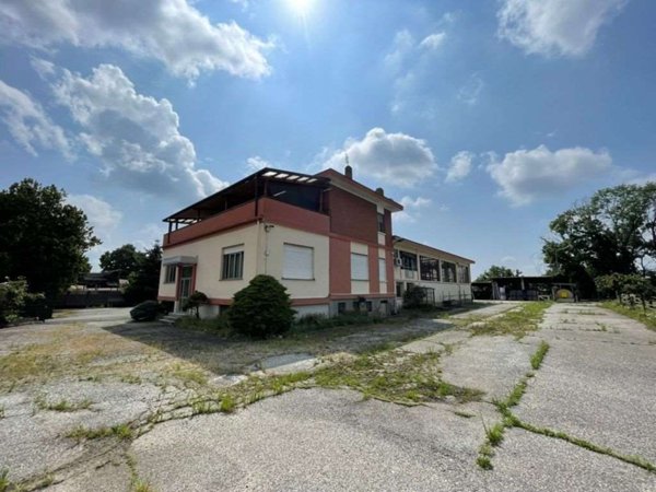 locale commerciale in vendita a San Secondo di Pinerolo