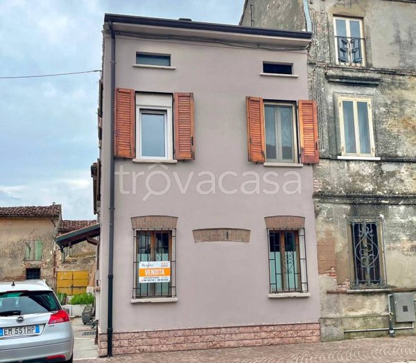 casa indipendente in vendita a Sustinente
